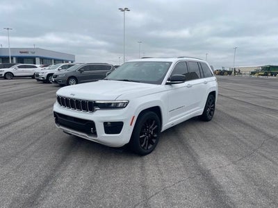 2023 Jeep Grand Cherokee Base