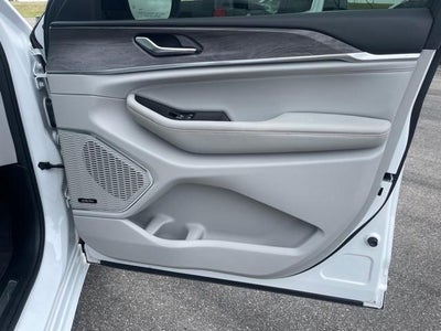 2023 Jeep Grand Cherokee Base