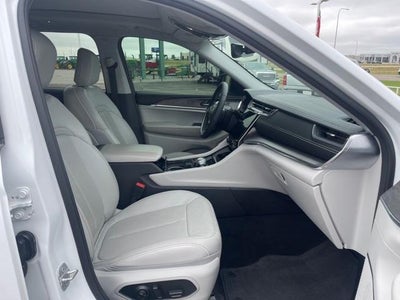 2023 Jeep Grand Cherokee Base