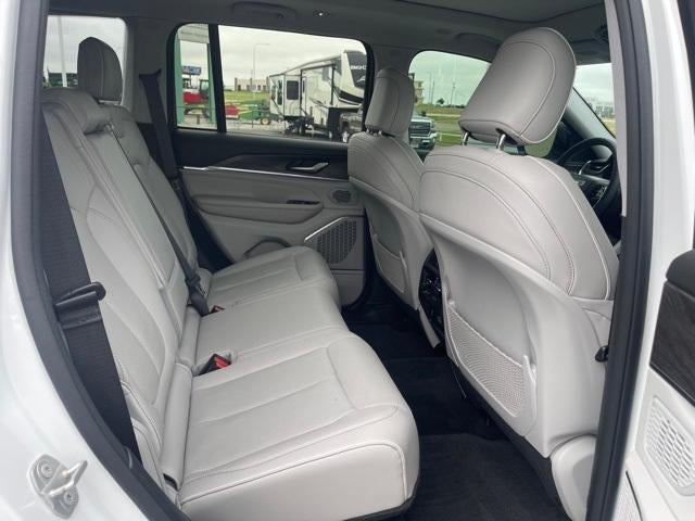 2023 Jeep Grand Cherokee Base