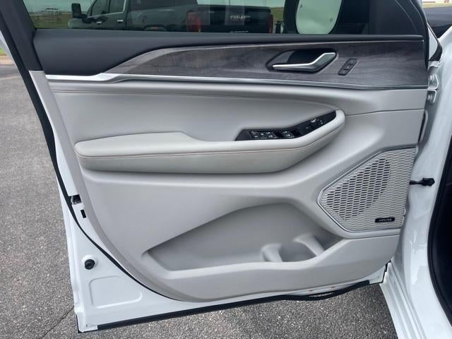 2023 Jeep Grand Cherokee Base