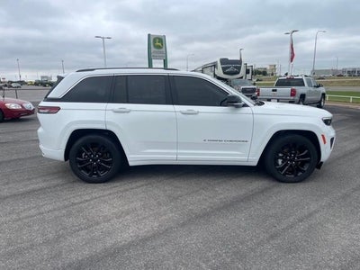 2023 Jeep Grand Cherokee Base