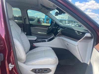 2022 Jeep Grand Cherokee Base