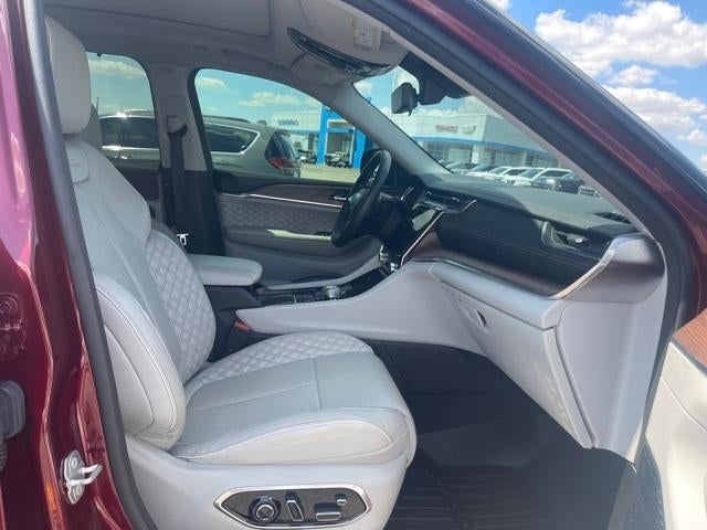 2022 Jeep Grand Cherokee Base