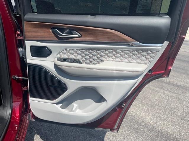 2022 Jeep Grand Cherokee Base