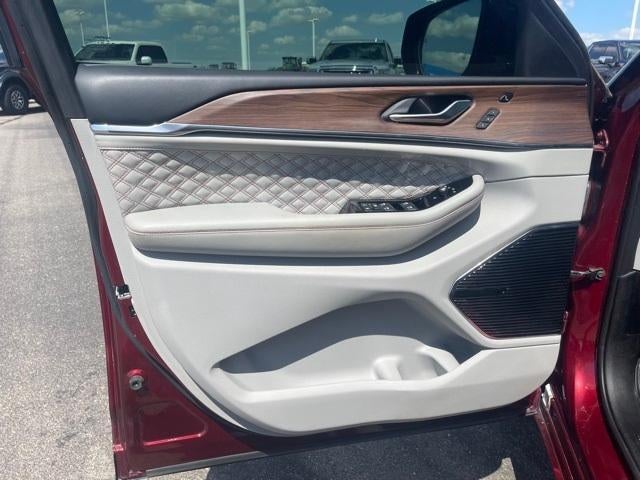 2022 Jeep Grand Cherokee Base