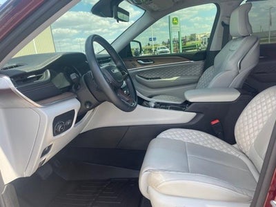 2022 Jeep Grand Cherokee Base