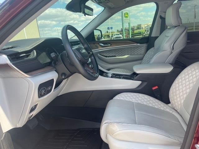 2022 Jeep Grand Cherokee Base