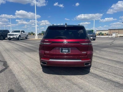 2022 Jeep Grand Cherokee Base