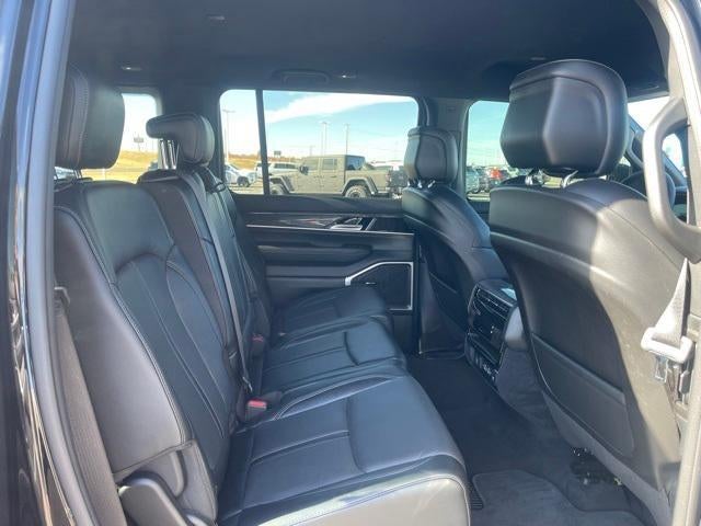 2022 Jeep Wagoneer Base