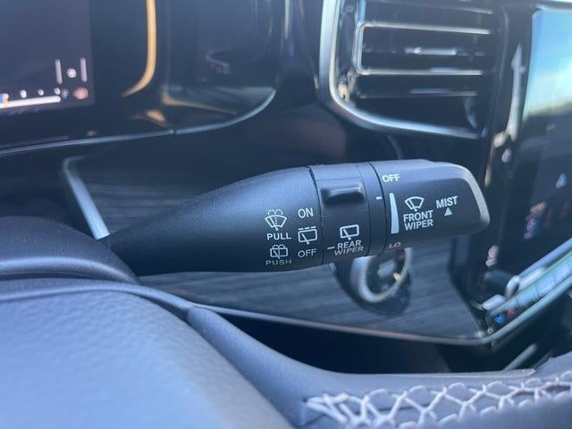 2022 Jeep Wagoneer Base