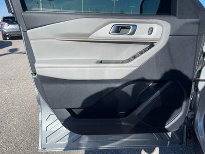2025 Ford Explorer Base