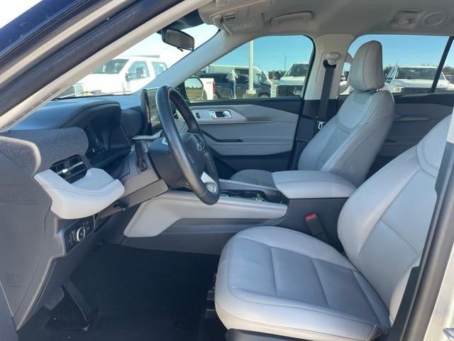 2025 Ford Explorer Base