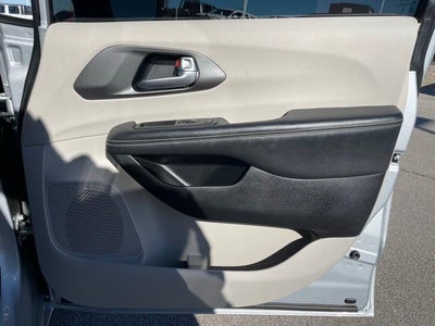 2024 Chrysler Pacifica Base