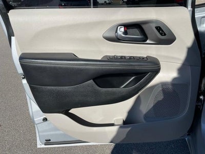 2024 Chrysler Pacifica Base