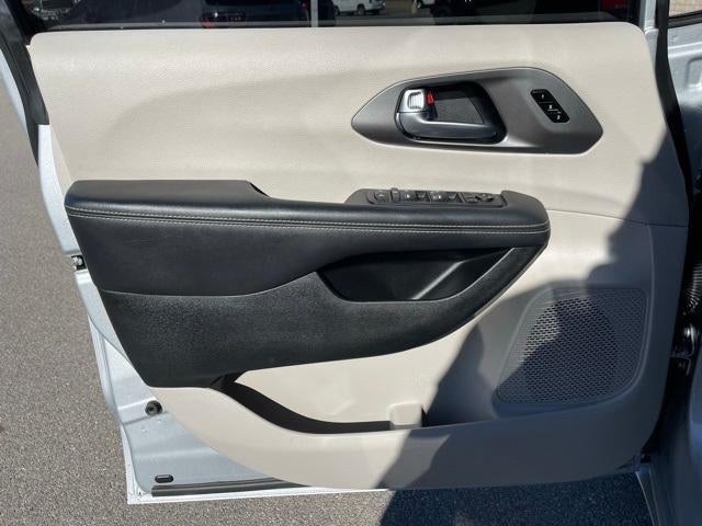 2024 Chrysler Pacifica Base