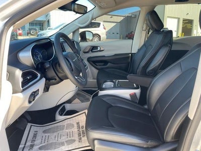 2024 Chrysler Pacifica Base