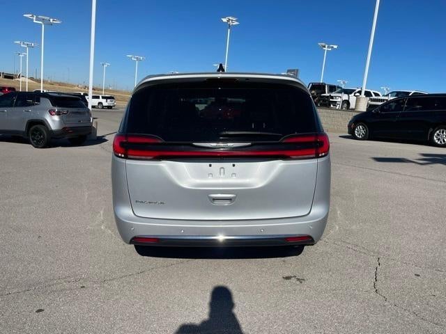 2024 Chrysler Pacifica Base