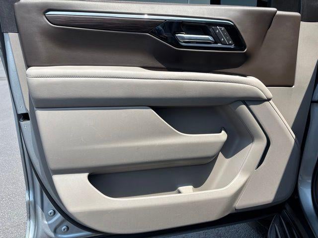 2025 Chevrolet Suburban LT