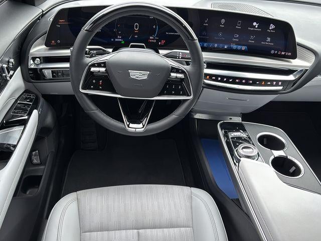 2024 Cadillac LYRIQ Luxury 2
