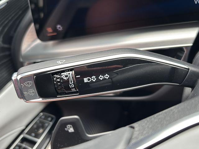 2024 Cadillac LYRIQ Luxury 2